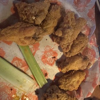 Tully's Good Times - Amherst - Tully's chicken wings - American Near Me - Amherst, New York