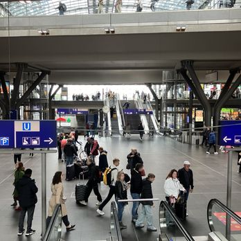 Berlin Hauptbahnhof - Multi-level retail and tracks - Train Stations Near Me - Berlin, BE