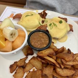 Petinos - Benedict's