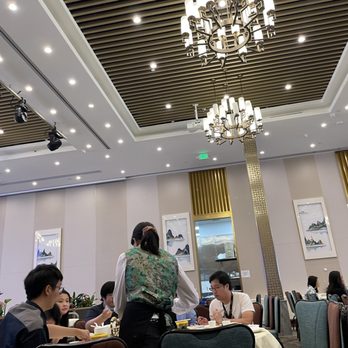 HL Peninsula Restaurant - Restaurant interior - Dim Sum Near Me - Milpitas, California
