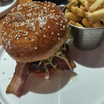Gordon Ramsay Burger Las Vegas - Truffle Burger - Burgers Near Me - Las Vegas, Nevada