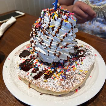 Eggs 'n Things Ko Olina - Birthday pancake - American Near Me - Kapolei, Hawaii