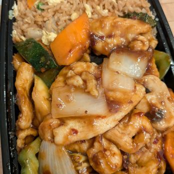 Winli Asian Restaurant - Chicken with garlic sauce - Asian Fusion Near Me - Parkville, Maryland Winli Asian Restaurant - Chicken with garlic sauce - Asian Fusion Near Me - Parkville, Maryland