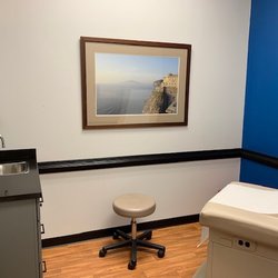 Atlanta Urgent Care At Druid Hills - Patient room