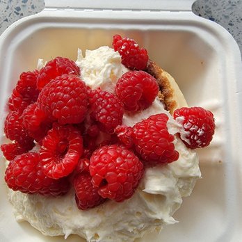 Cinnaholic - Cinnamon roll with cream cheese frosting and fresh raspberries - Desserts Near Me - Seattle, Washington Cinnaholic - Cinnamon roll with cream cheese frosting and fresh raspberries - Desserts Near Me - Seattle, Washington