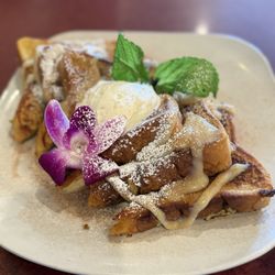 Brunchy's Pancakes and Cafe - Churro Dulce De Leche French Toast