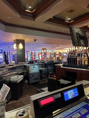 Shutters Bar by null