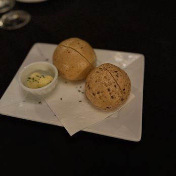 Graydon's Restaurant - Bread service 4 - French Near Me - Gananoque, Ontario