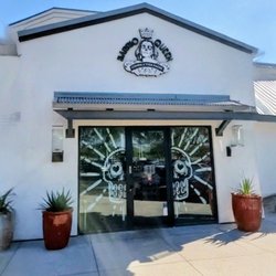 Barrio Queen - Entrance
