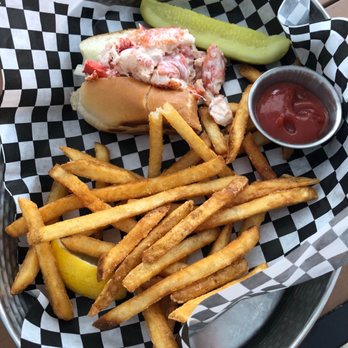 Sea Dog Brewing - Lobster Roll - New American Near Me - Exeter, New Hampshire