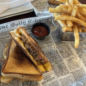 The 859 Taproom and Grill - Brisket Grill Cheese- 6.8/10 - Beer Bar Near Me - Florence, Kentucky