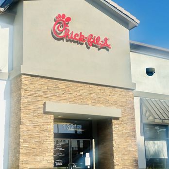 Chick-fil-A - Outside the restaurant - Fast Food Near Me - Ventura, California