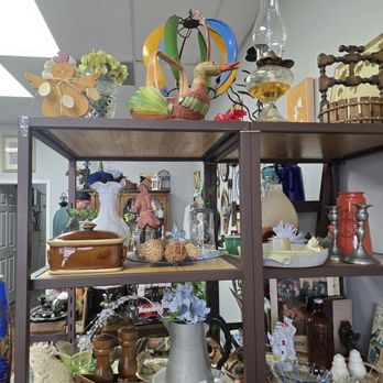 Bee Vintage Market - Cafes Near Me - Valrico, Florida Bee Vintage Market - Cafes Near Me - Valrico, Florida