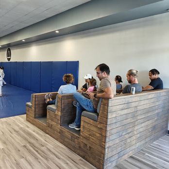 Gracie Jui-Jitsu Ocoee - Comfortable and very cool seating - Brazilian Jiu-jitsu Near Me - Ocoee, Florida Gracie Jui-Jitsu Ocoee - Comfortable and very cool seating - Brazilian Jiu-jitsu Near Me - Ocoee, Florida
