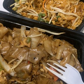 Thai Spoon Restaurant - Chicken Drunken Noddles & Chicken Pai Tai - Thai Near Me - Highland, California Thai Spoon Restaurant - Chicken Drunken Noddles & Chicken Pai Tai - Thai Near Me - Highland, California