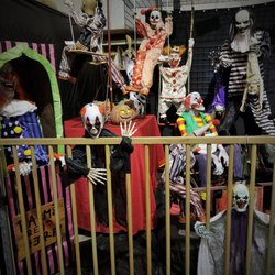 All About Holidays - Spooky Halloween décor!