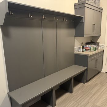 Walker Cabinet Refinishing - Laundry & Mudroom Cabinet Painting- Finished laundry room and bench area with a  high-grade lacquer finish, Sherwin Williams Peppercorn. - Cabinetry Near Me