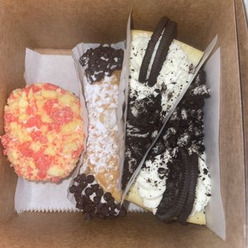 Hudson Valley Cheesecake - Oreo cheesecake , cannoli filled with cheesecake and strawberry crunch cupcake - Bakeries Near Me - Newburgh, New York