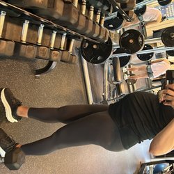 8 months pregnant working out.