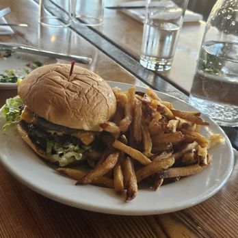 Burger Up - New American Near Me - Nashville, Tennessee