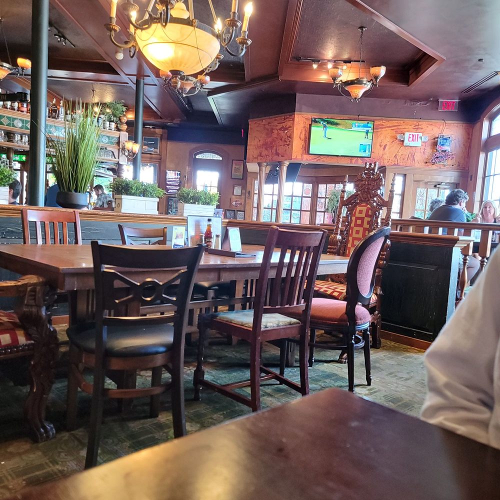 The Pub - Rookwood - Great bar area - Pubs Near Me - Cincinnati, Ohio The Pub - Rookwood - Great bar area - Pubs Near Me - Cincinnati, Ohio
