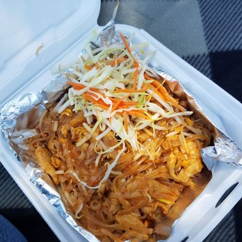 Sriracha Thai Restaurant - Pad Thai with Beef - Thai Near Me - Carson, California Sriracha Thai Restaurant - Pad Thai with Beef - Thai Near Me - Carson, California