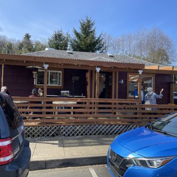 The Roost - Cute new location has deck seating in front, picnic tables in back. - Coffee & Tea Near Me - Wheeler, Oregon