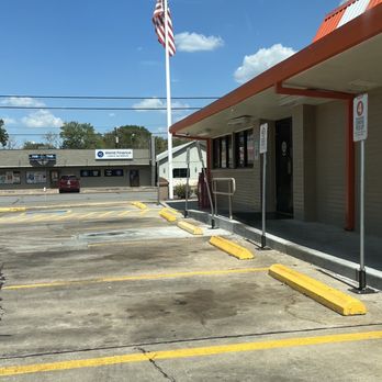 Whataburger - a view of a parking lot - Burgers Near Me - El Campo, Texas Whataburger - a view of a parking lot - Burgers Near Me - El Campo, Texas