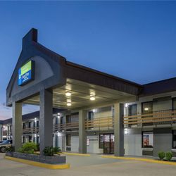 SureStay Studio by Best Western Gonzales - Exterior