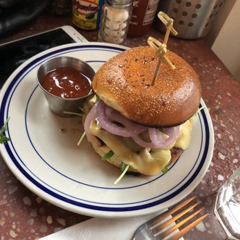 Duke's Grocery - Pubs Near Me - Washington, DC, District of Columbia