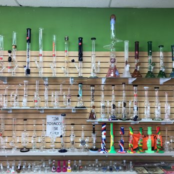 1. RJ 4 SMOKE &VAPE