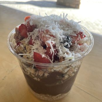 jüs - So delicious! Green strawberry large açaí bowl. Perfect for a quick healthy lunch. - Juice Bars & Smoothies Near Me - Reno, Nevada