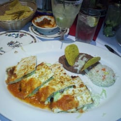 Tia Queta - Chicken quesadilla