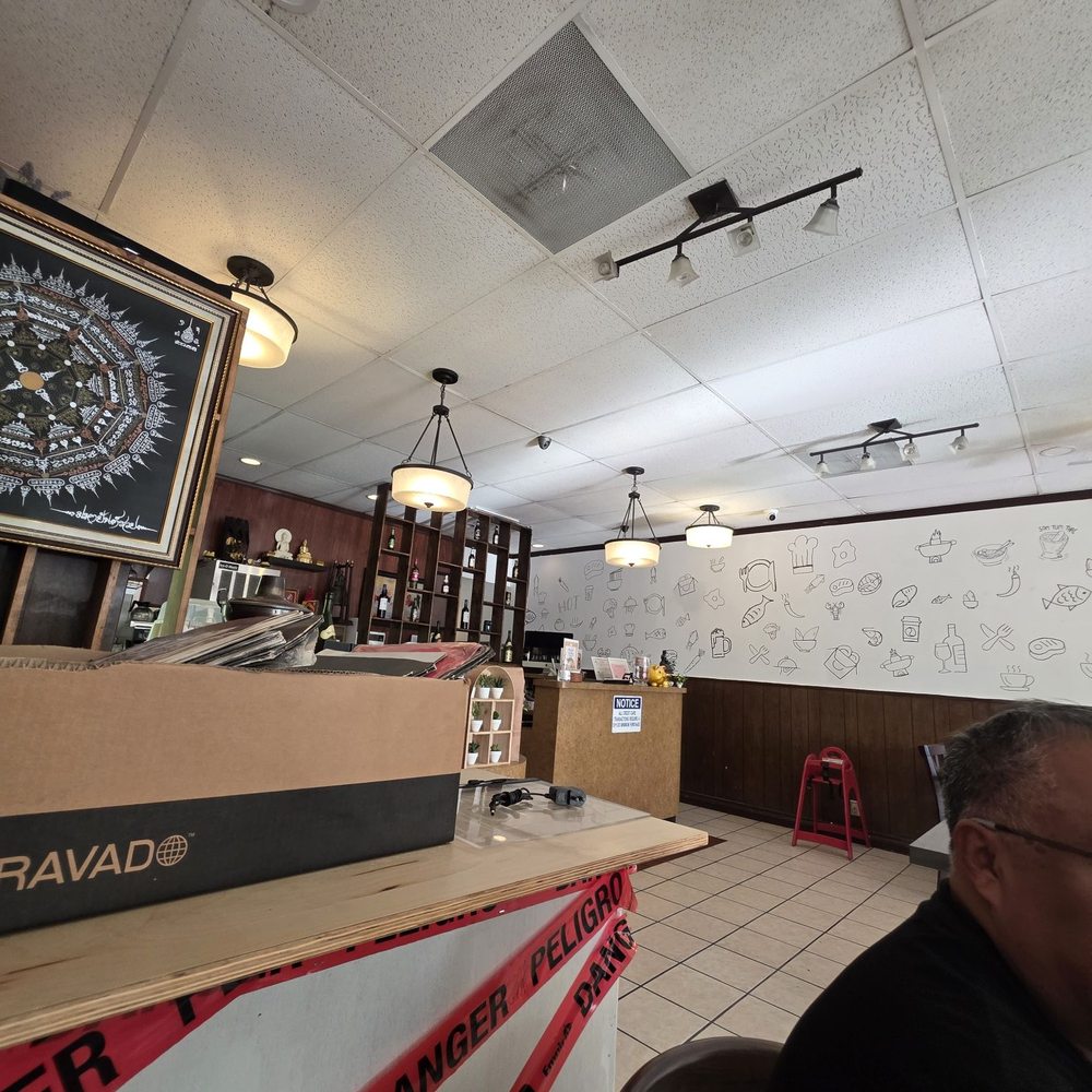 Cholada Thai Cuisine Long Beach - Inside - Thai Near Me - Long Beach, California Cholada Thai Cuisine Long Beach - Inside - Thai Near Me - Long Beach, California