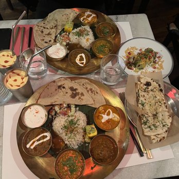 Desi Road - Thali au poulet, thali végétarien, aloo tiki chaat (chicken thali, vegetarian thali, aloo tiki chaat) - Indian Near Me - Paris, 75 Desi Road - Thali au poulet, thali végétarien, aloo tiki chaat (chicken thali, vegetarian thali, aloo tiki chaat) - Indian Near Me - Paris, 75