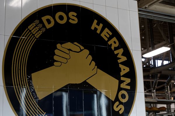 Dos Hermanos Cafe by null