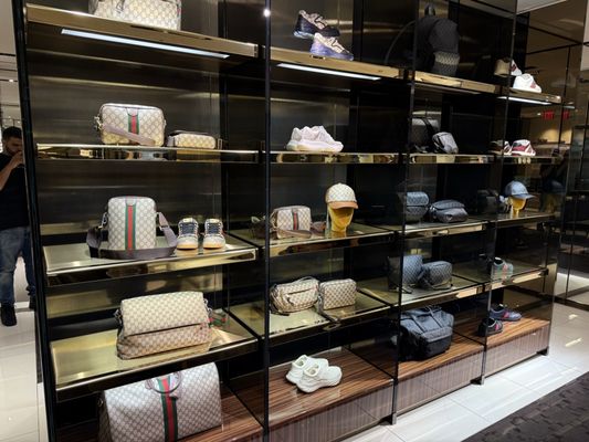 Gucci by null