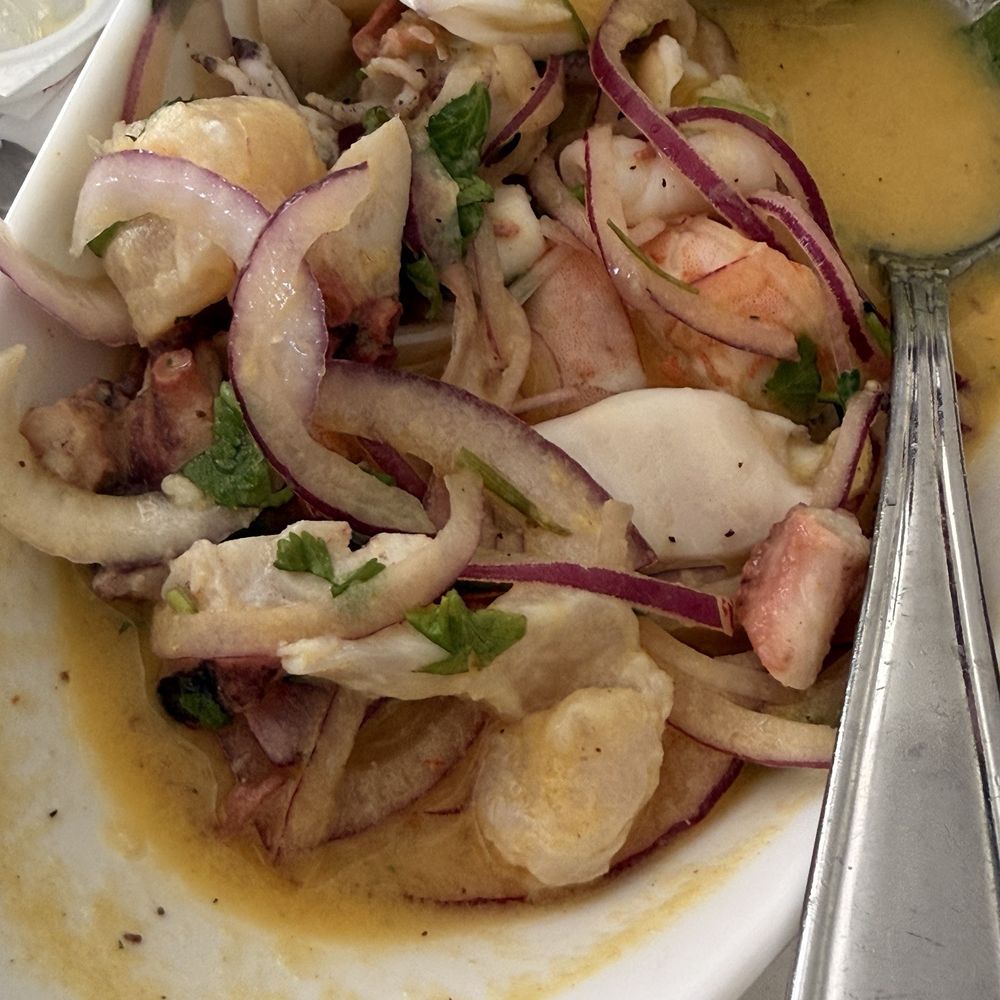 Mamita Peruvian Restaurant - Ceviche de mixto - Peruvian Near Me - Glendale, California