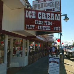 Zaks Candy House - Storefront