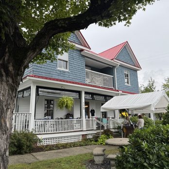Louise's Kitchen - Outside - Breakfast & Brunch Near Me - Black Mountain, North Carolina Louise's Kitchen - Outside - Breakfast & Brunch Near Me - Black Mountain, North Carolina