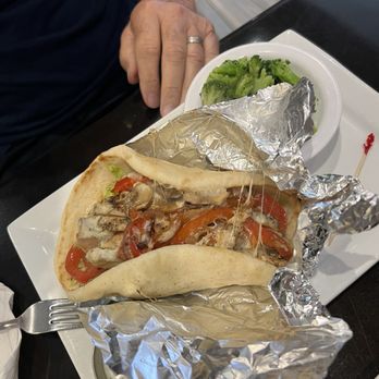 Amerikanos Grille - Chicken Pita - Mediterranean Near Me - Lady Lake, Florida