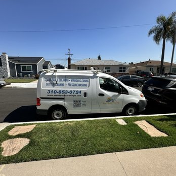 Smart Solar Panel Cleaning Los Angeles - Company vehicle, dirty panels, actually cleaning panels, final cleaned results - Solar Panel Cleaning Near Me