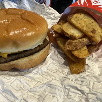 Wendy's - meal - Fast Food Near Me - Waltham, Massachusetts Wendy's - meal - Fast Food Near Me - Waltham, Massachusetts