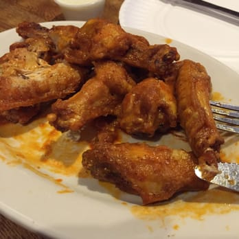 Star Tavern - Buffalo wings ...um. Yummy! - Pizza Near Me - City Of Orange, New Jersey