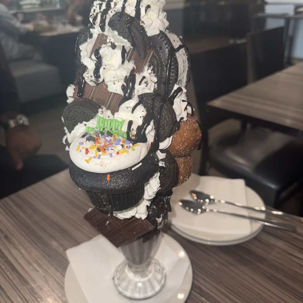 Elm Street Diner - Cookies and Cream Milkshake - Diners Near Me - Stamford, Connecticut