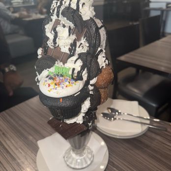 Elm Street Diner - Cookies and Cream Milkshake - Diners Near Me - Stamford, Connecticut