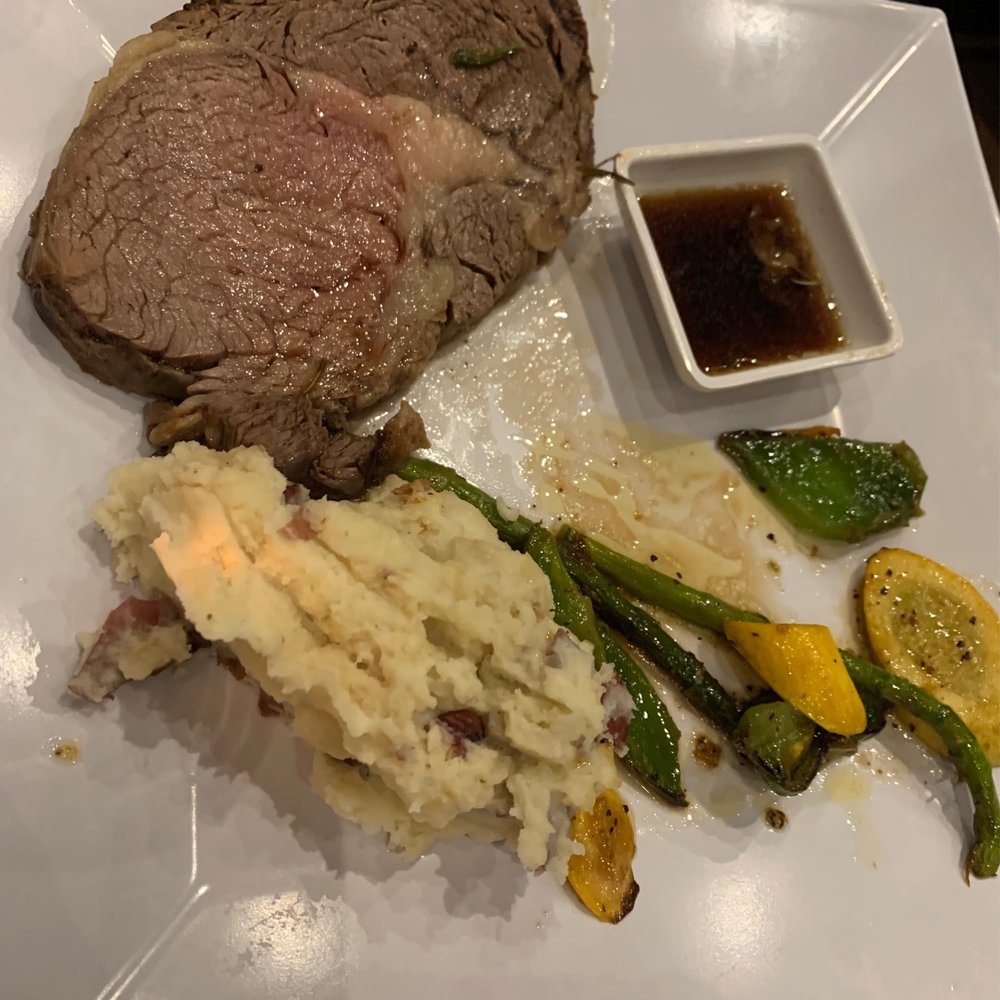 Cedar Lake Cellars - Prime rib, mashed potatoes and veggies(asparagus,squash and green peppers) - Venues & Event Spaces Near Me - Wright City, Missouri