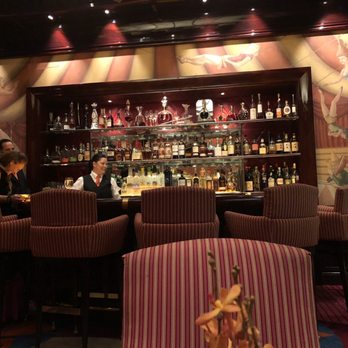 Le Cirque - Bar / waiting lounge - French Near Me - Las Vegas, Nevada