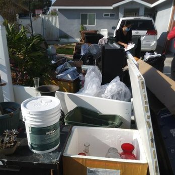 Junk King Orange County - Front Yard Side (Before) - Junk Removal & Hauling Near Me - Irvine, California Junk King Orange County - Front Yard Side (Before) - Junk Removal & Hauling Near Me - Irvine, California