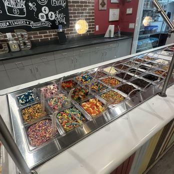 Chiller Bee Frozen Yogurt - Toppings - Ice Cream & Frozen Yogurt Near Me - Spring, Texas Chiller Bee Frozen Yogurt - Toppings - Ice Cream & Frozen Yogurt Near Me - Spring, Texas